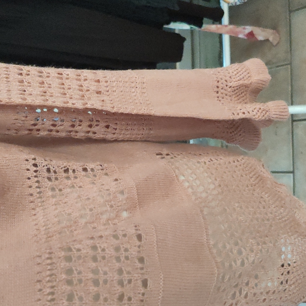 14/16 light weight lace detail jumper - Picture 2 of 6